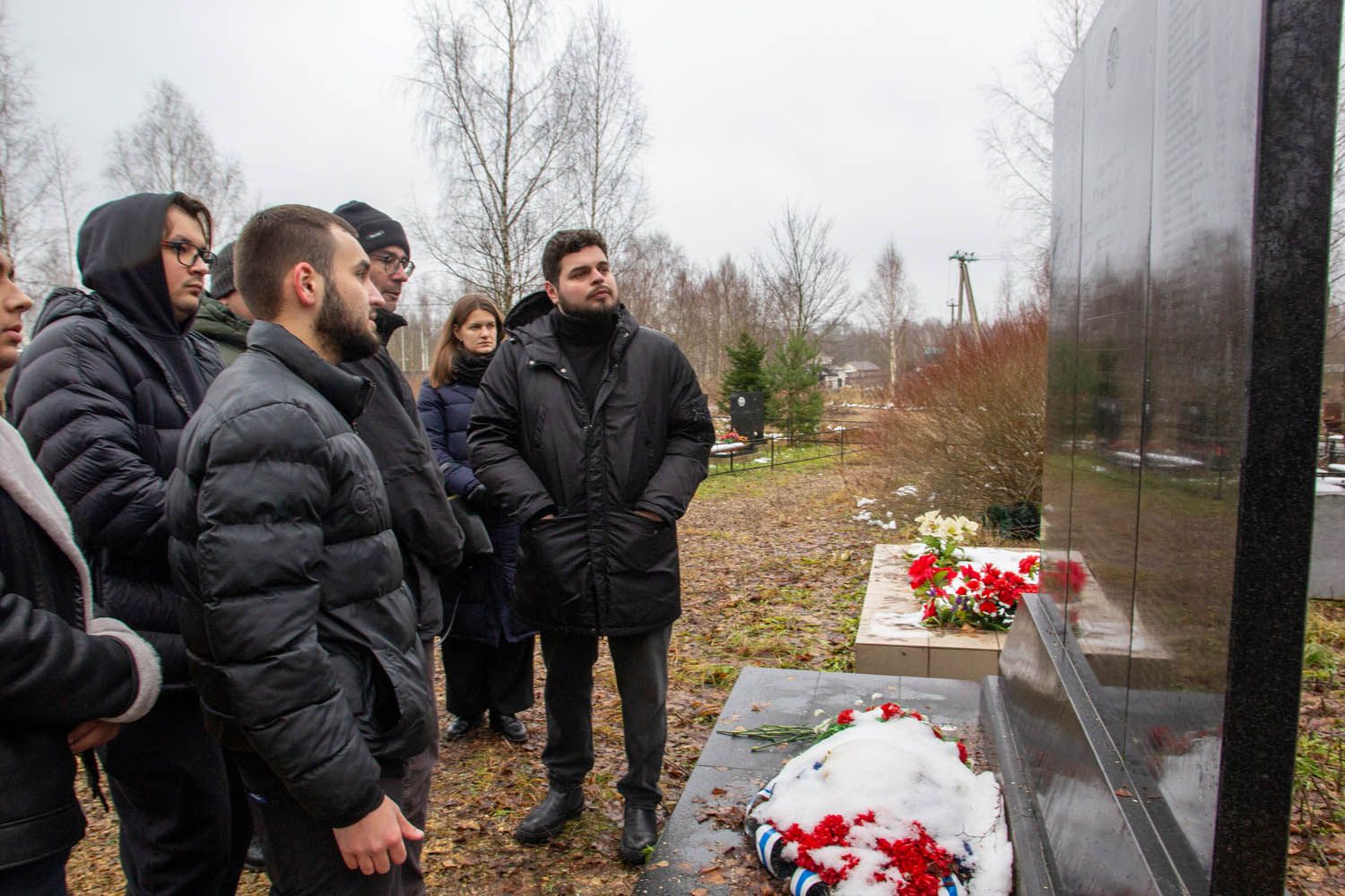 Команда выставочного проекта посетила мемориал на месте расстрела Рома в Александровке (Смоленская область)